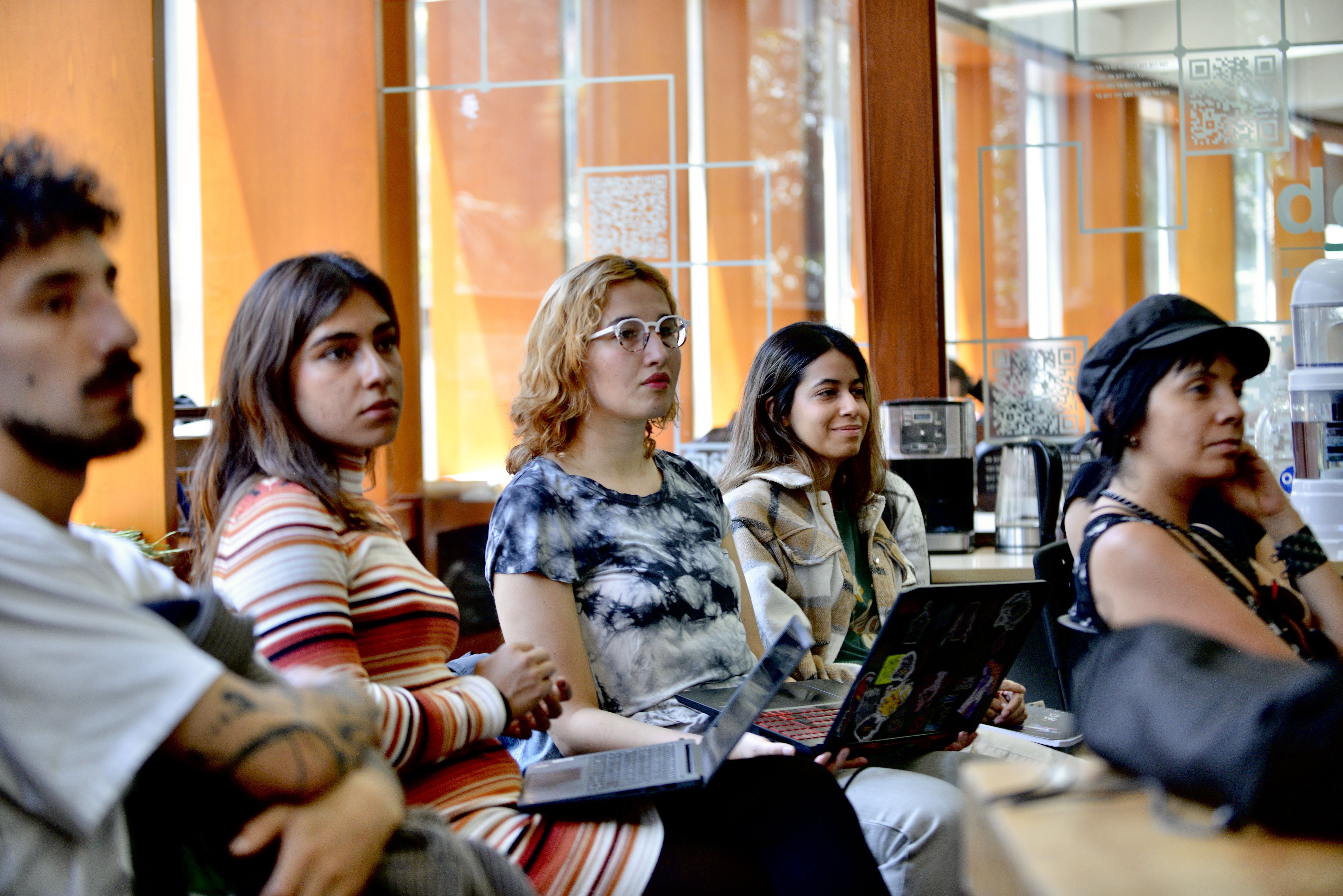 Foto de sesión de grupo del Hub de Innovación. Foto: Juan Carlos Herrera.