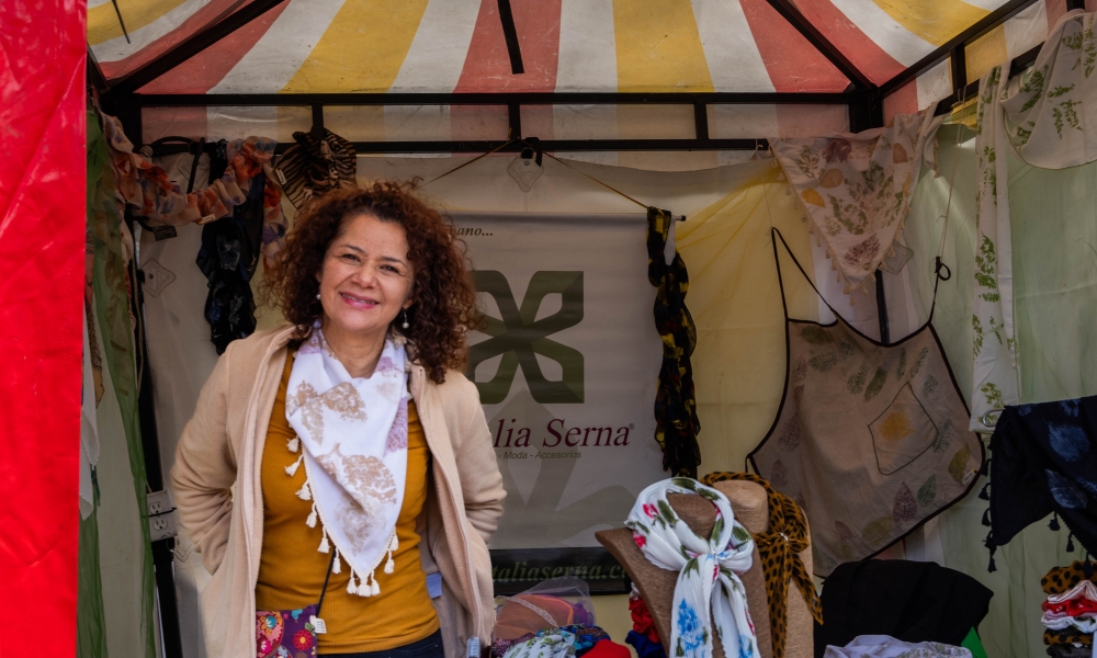 emprendedora en el stand