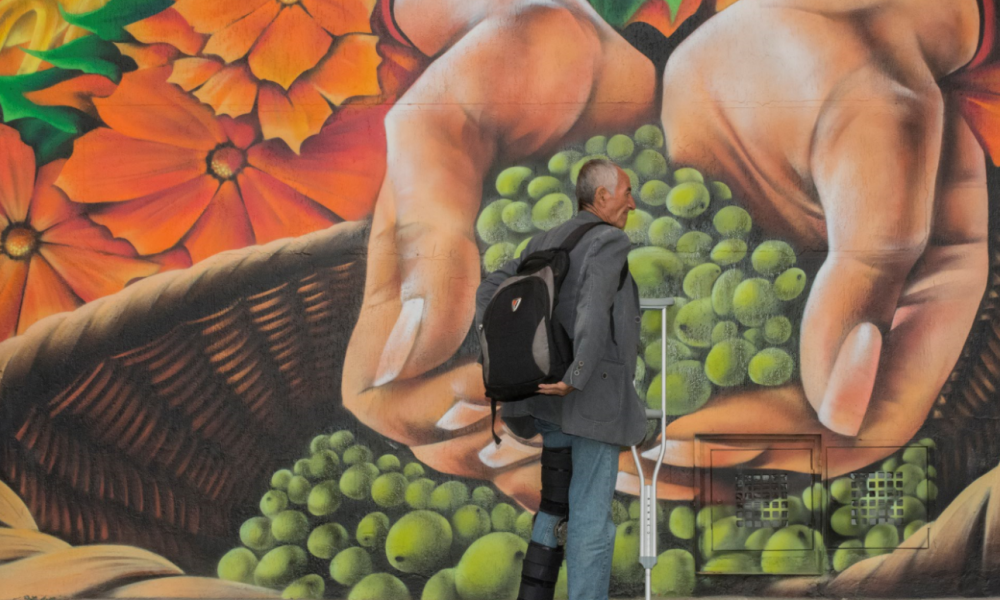 Grafiti en la Plaza 12 de Octubre. Foto: Gabriel González.