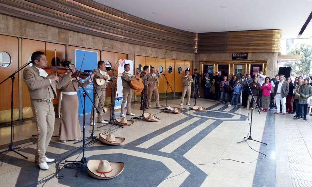 Serenatas al centro artistas en escena