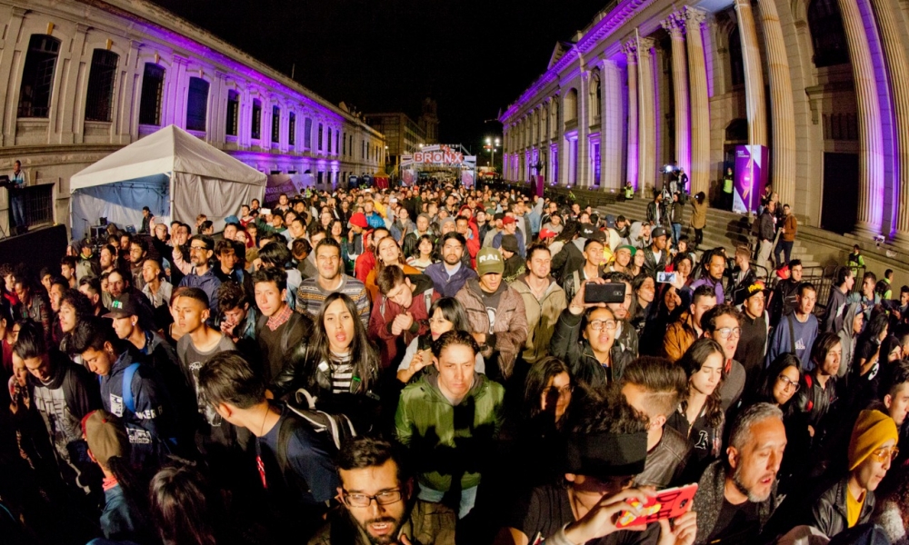 Personas en concierto en el Bronx 