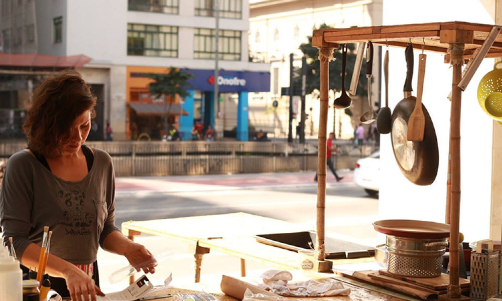 Mujer en una cocina