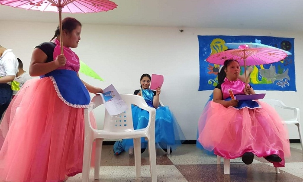 Grupo de niños en condición de discapacidad 