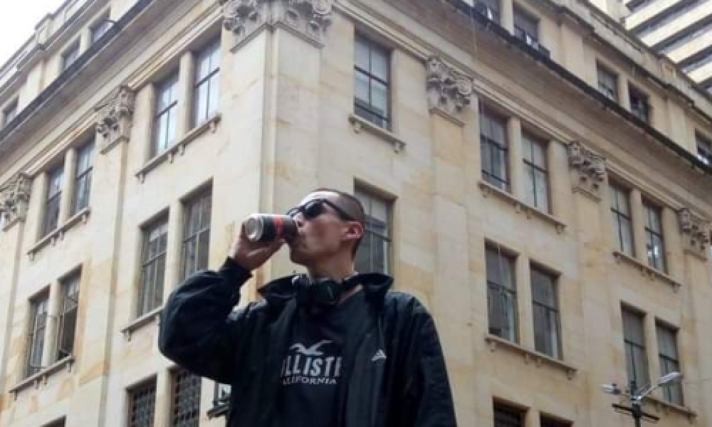 Rap Serenta  Hombre en la esquina