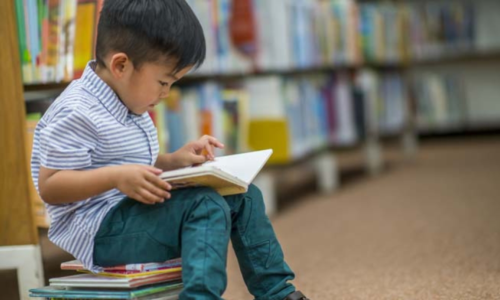 Niño leyendo