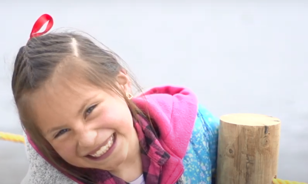 Niña sonriendo