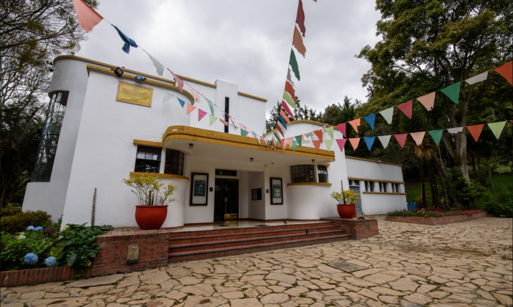 El Teatro El parque, que celebra su aniversario número 85, estrena Viernes escénico y realiza el Laboratorio de juguetes. 