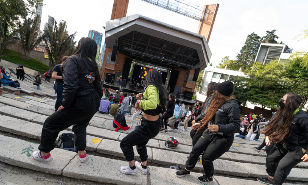 Asistentes bailando en el Tortazo Vive la Danza Urbana.