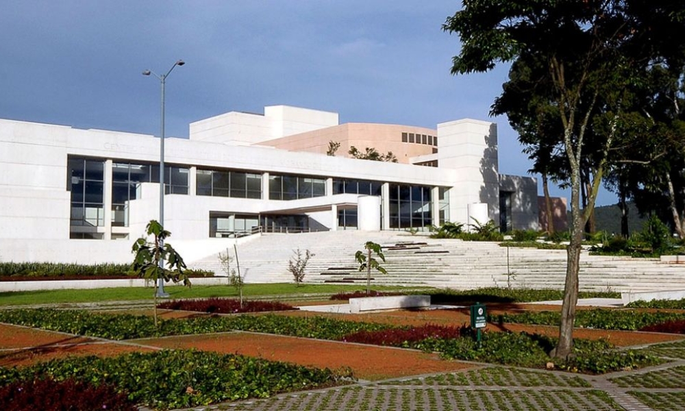 Fachada diurna Teatro Mayor Julio Mario Santo Domingo