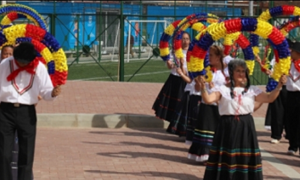 Bailarines en escena Personas danzando