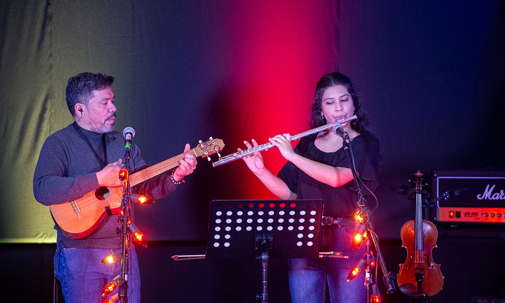 Músicos Jose y Paola Ramírez en Sala Gaitán