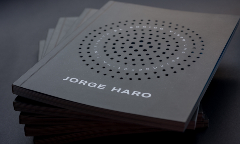 Libros apilados de Jorge Haro. 