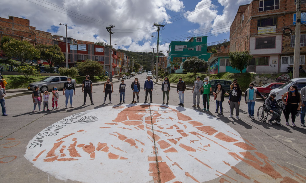 Las Becas Arte y Memoria sin Fronteras buscan beneficiar prioritariamente a las mujeres, jóvenes en alto riesgo, víctimas del conflicto armado y comunidades campesinas.