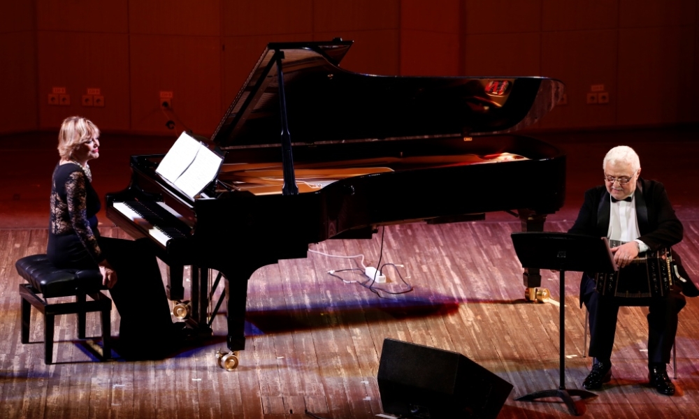 Daniel Binelli y Polly Ferman en concierto. 