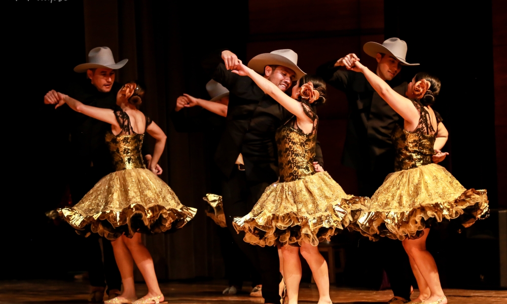 Bailarines de joropo en escena