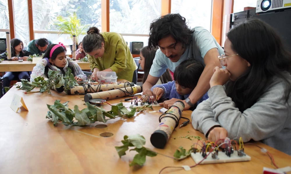 Niños y niñas con Sebastián Sandoval Quimbayo