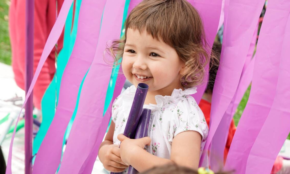 Niña en experiencia de Nidos