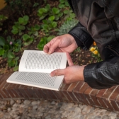 Foto de máquinas dispensadoras de Libro al Viento. Foto: Juan Sebastián Ochoa - Idartes.