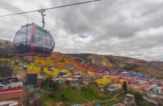 Bogotá con sus colores transforma las miradas de los ciudadanos, alegra la vida de quienes la habitan. Bogotá, la ciudad generosa que recibe los corazones y sueños de todos los colombianos, es la ciudad esperanza que brinda oportunidades sin límites. #BogotáNoSeRinde