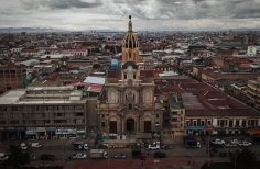 En lo alto y en silencio están, firmes son como nuestra ciudad. #BogotáNoSeRinde