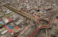 Bogotá, donde todos tenemos un lugar. Aquí nos abrimos camino para ser y conectarnos con otros. La ciudad de las oportunidades, la que queremos tanto. #BogotáNoSeRinde