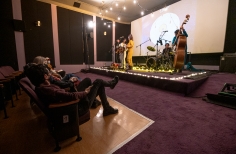 Zazous presenta 13 lunas en el estudio Gaitán. Zazous presenta 13 lunas en el estudio Gaitán.