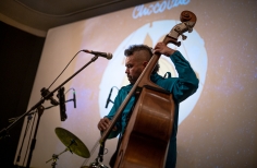 Zazous presenta 13 lunas en el estudio Gaitán. Zazous presenta 13 lunas en el estudio Gaitán.