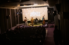 Zazous presenta 13 lunas en el estudio Gaitán. Zazous presenta 13 lunas en el estudio Gaitán.