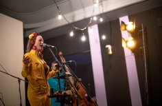 Zazous presenta 13 lunas en el estudio Gaitán. Zazous presenta 13 lunas en el estudio Gaitán.