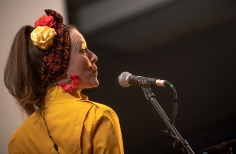 Zazous presenta 13 lunas en el estudio Gaitán. Zazous presenta 13 lunas en el estudio Gaitán.