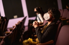 Zazous presenta 13 lunas en el estudio Gaitán. Zazous presenta 13 lunas en el estudio Gaitán.