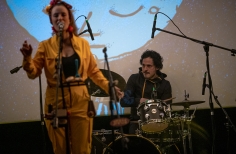 Zazous presenta 13 lunas en el estudio Gaitán. Zazous presenta 13 lunas en el estudio Gaitán.