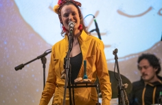 Zazous presenta 13 lunas en el estudio Gaitán. Zazous presenta 13 lunas en el estudio Gaitán.