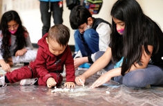 Niños jugando en el Museo Colonial