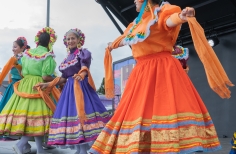 Presentaciones de grupos de danza participantes de el programa Es Cultura Local en el marco del XV Festival de Danza en la Ciudad en la localidad de Suba