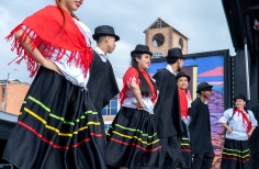 Presentaciones de grupos de danza participantes de el programa Es Cultura Local en el marco del XV Festival de Danza en la Ciudad en la localidad de Bosa