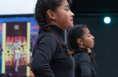 Presentaciones de grupos de danza participantes de el programa Es Cultura Local en el marco del XV Festival de Danza en la Ciudad en la localidad de Bosa