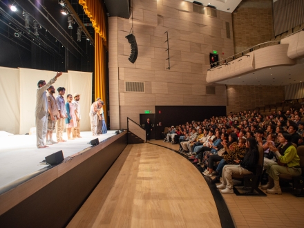 Foto obra: Donde se descomponen las colas de los burros / Asociación Umbral Teatro