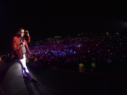 Gilberto Santa Rosa en el escenario 