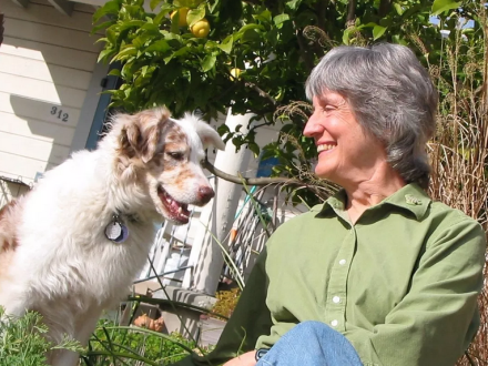 Donna Haraway con perro