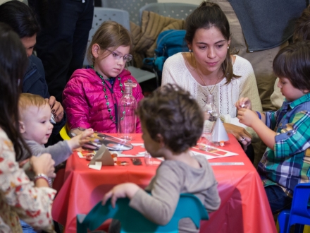 Familia en actividades lúdicas