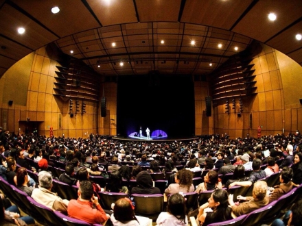 Sala de teatro / Plano general