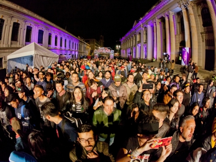 Personas en concierto en el Bronx 