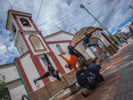 El breakdance y el rap se tomaron la Plaza Central de Engativá