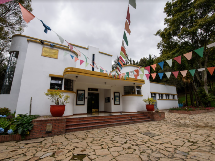 El Teatro El parque, que celebra su aniversario número 85, estrena Viernes escénico y realiza el Laboratorio de juguetes. 