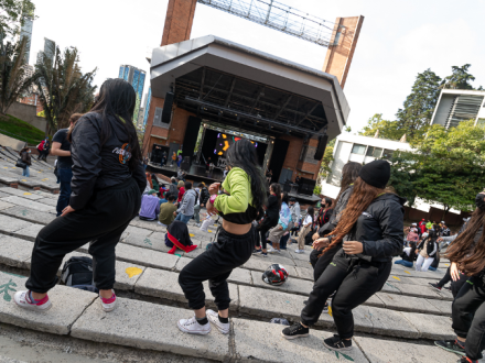 Asistentes bailando en el Tortazo Vive la Danza Urbana.