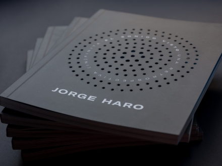 Libros apilados de Jorge Haro. 