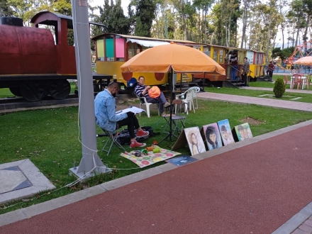 Dibujantes de Arte a la KY en calle del Parque de los Novios