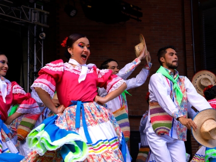 Grupo de baile folclórico