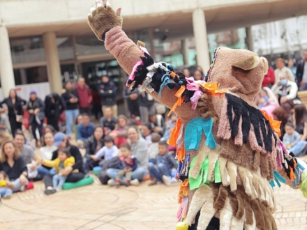 Artista en concierto para niños